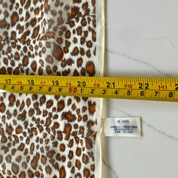 Women's Silk Leopard Print Artisanal Neck Scarf Cream Tan Brown 21"x21" EC - Picture 9 of 9